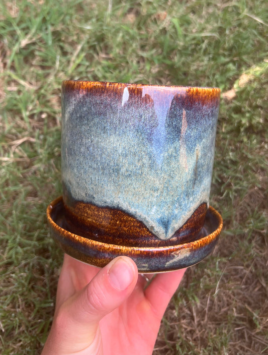 Small planter built in drip tray 1