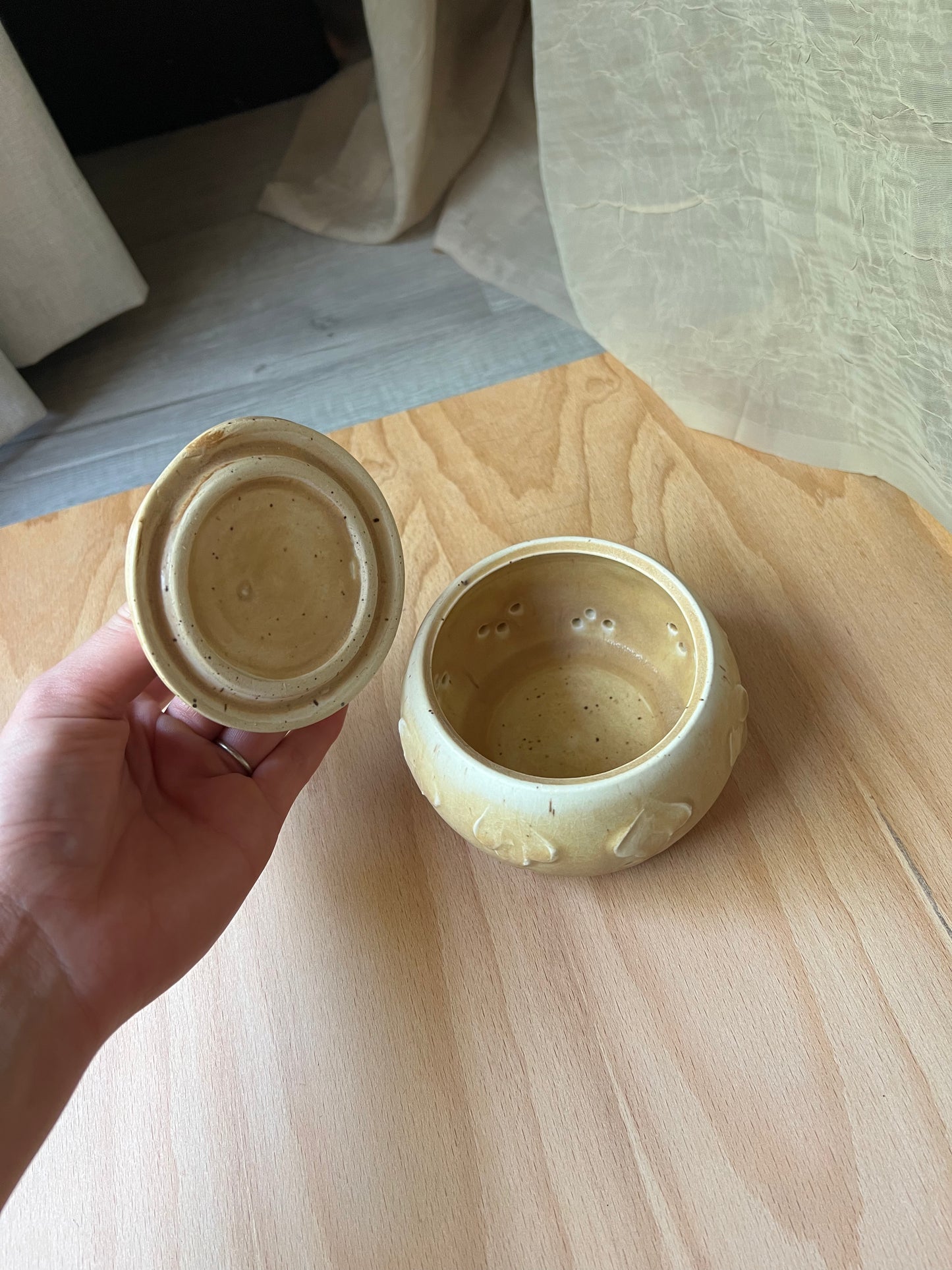Light Caramel Garlic Keeper